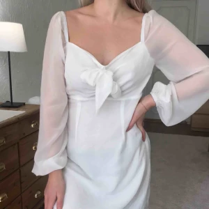  - Supersöt oanvänd klänning från Na-Kd i strl 36✨ perfekt som studentklänning! (Frakt på 59kr tillkommer)