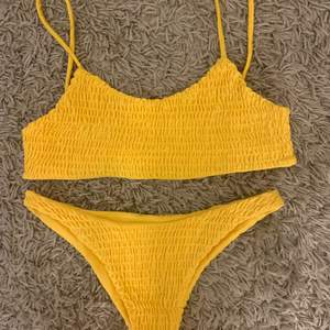 Säljer denna populära bikini från Zaful 💛 står L men passar bättre på en S , 70kr + frakt