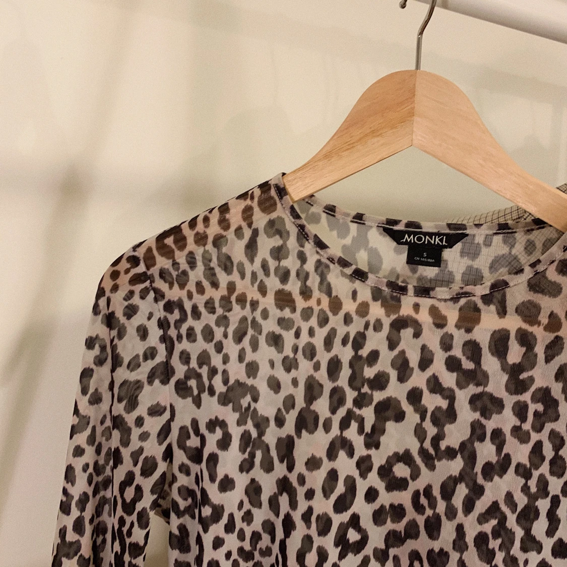 Genomskinligt pumatröja 🐆 - 90