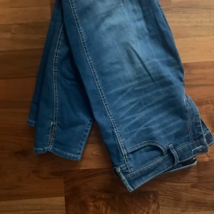 Hollister jeans M - Jätte sköna jeans ifrån hollister, har inte kommit till användning. Stolek M