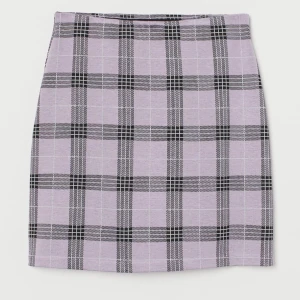 Oanvänd kjol från H&M stl L - Superfin kjol men köpte tyvärr i förstor storlek, aldrig använt. Pris kan diskuteras