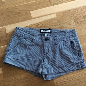Shorts från Abercrombie 🍍 - Shorts från Abercrombie 🍍 •Storlek S •45 kr 🧺Tvättad efter användning 🚫Djurfritt och rökfritt hem 📍Kan mötes upp i Mölnlycke 📬Kan skickas mot fraktkostnad(44 kr)