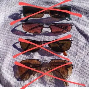 Solglasögon  - äkta 2000tals look :) inga repor. Pga många intresserade så är det budgivning, ligger på 60 nu :)) 