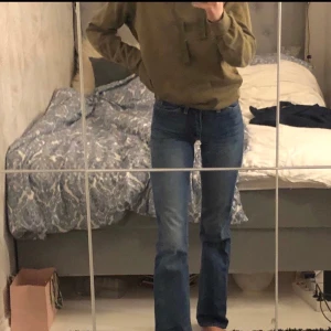 Snyggaste jeansen från Acne - Skitsnygga jeans från Acne. Använda ca 5 gånger. Nypriset va runt 2300kr och dom är i perfa skick!💞❤️ storlek w24 l32