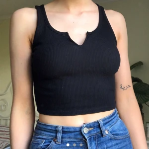 Weekday Svart Crop Top 🐝🤠 - Great condition 