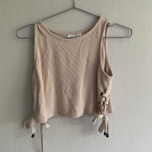 Linne  - Snyggt linne som är sparsamt använt. Köpare står för frakt 🌷