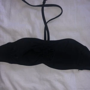 Bikiniöverdel  - Svart bikiniöverdel i storlek S. Frakten ingår 💞