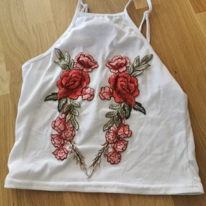 Linne  - Med blommor. Storlek s 