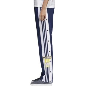Adidas popper pants  - Alla bilder är lånade! Säljer mina mörkblå adidas byxor med knappar på sidorna. Storlek S. Endast använda ett fåtal ggr. Kan skicka fler bilder vid förfrågan!