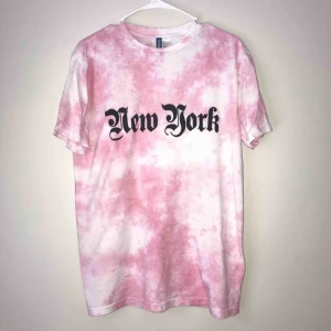  - SÖKES! Söker sån här t-shirt i L eller XL. Skicka meddelande om nån säljer en sån här