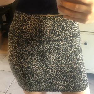 Leo kjol - Skön o superstrechig, passar de flesta. -FRAKTEN INGÅR I PRISET!!💜💜