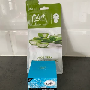 Ansiktsmasker - Säljer dessa två ansiktsmasker då de inte kommer till någon användning. Den blåa är endast testat. Preem-off mask och den andra är facila mask med ”duk” som du lägger över ansiktet. Har för mycket sånt här och måste bli av med det då det tar plats 🌸