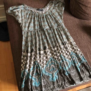  - Tunika från Lindex! Väldigt stretchigt material. Köparen står för frakt🤠