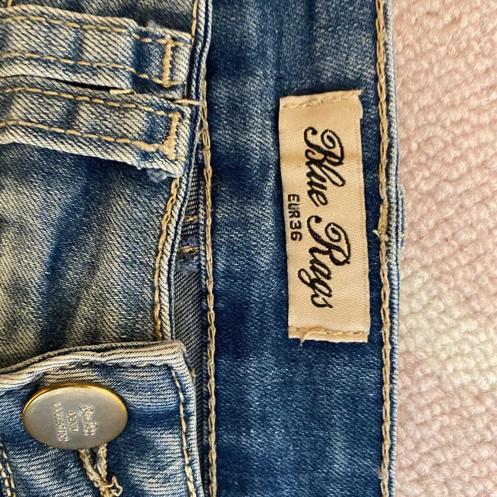 Säljer mina jeans som jag köpte på Chelsea i Göteborg. De är fint skick på byxorna som nya! Storlek 36. Mitt pris är 150 gratis frakt. . Jeans & Byxor.
