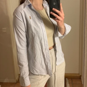 Ralph Lauren skjorta  - Slim fit skjorta från Ralph Lauren i storlek 0 - motsvarande XS eller mindre. Fint skick då den knappast är använd 💜