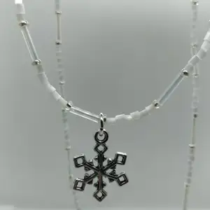 Handgjort halsband med en snöflinga ❄️