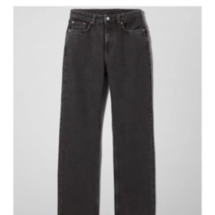 Jeans från weekday i färger trotter black. Storlek W25 L30, inte använda mycket alls så gott som nya. I modellen voyage.. Jeans & Byxor.