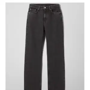 Jeans från weekday i färger trotter black. Storlek W25 L30, inte använda mycket alls så gott som nya. I modellen voyage.