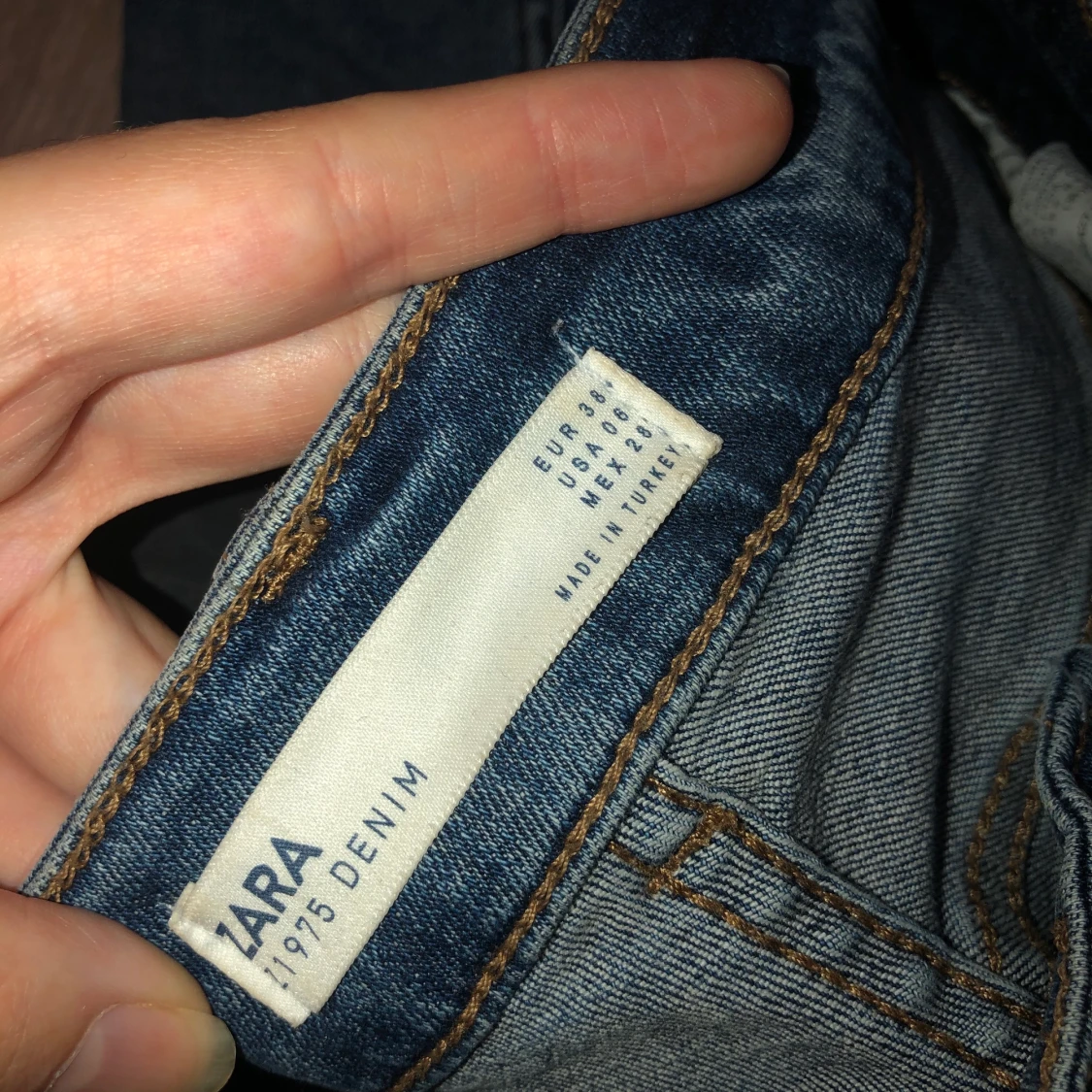 Zara jeans med detaljer  - 91