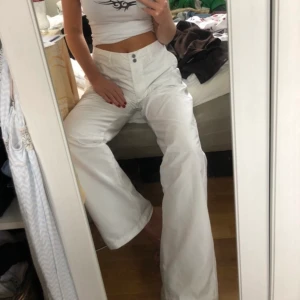 Vita byxor  - Vita raka byxor 