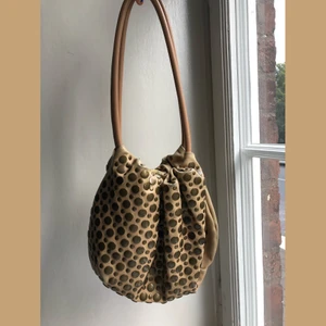 Sonya Rykiel väska 🤎🤎 - Säljer min så snygga väska från Sonja Rykiel 🤎 Knappt använd, nyskick! Köparen står för frakt :)