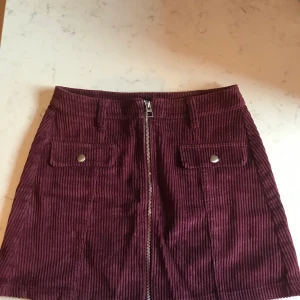 Kjol i manchestertyg - Som ny