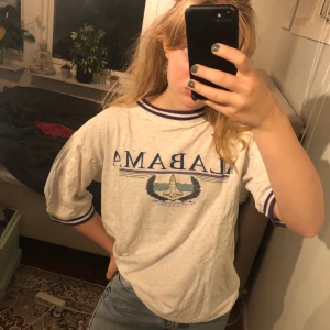 Oversized t-shirt - Skit snygg oversized t-shirt köpt second hand men inta använts annars 