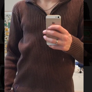 PEAK PERFORMANCE  - Stickad Peak Performenc tröja i ny skick! 