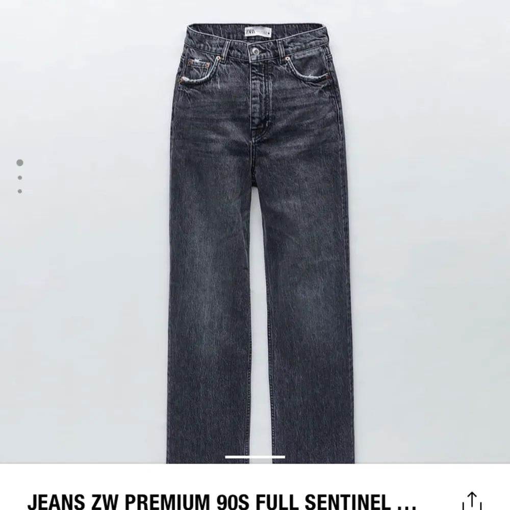 Säljer dessa populära jeans från zara, säljes då de är för stora. Använda 1 gång, i toppen skick. Säljer för 400 inklusive frakt eller bud. Jeans & Byxor.
