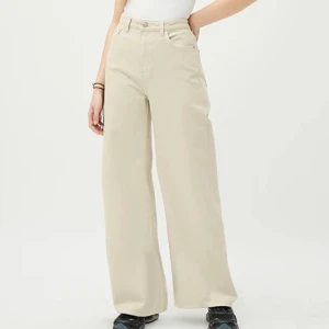 weekday ace jeans - Weekday ace jeans i färgen ecru (ljus beige), säljer pga förstora, skriv för fler bilder! frakt inte inkluderat