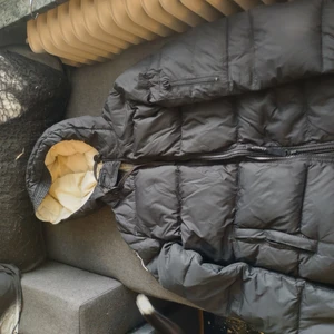 Dbrand  - Säljer en fin dbrand dunjacka i storlek S