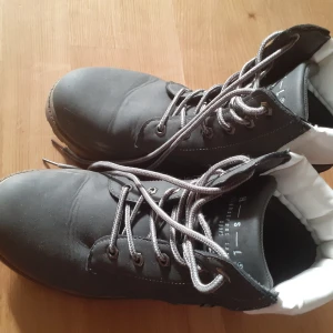 Skor dam - Toppen bra skick,, knappt använda, strl 38