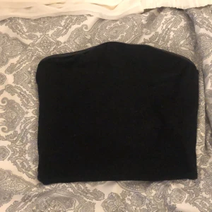 Bandeau topp - Säljer min svarta Badeau topp. Knappt använd.