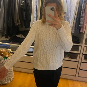 Vit Stickad tröja - Vit stickad, mysig och skön tröja🤍🤍🤍