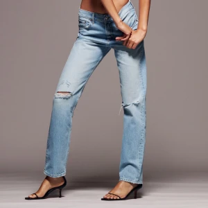 Zara jeans - Tänkte sälja dess jeans nu som jag endast har användt 1 gång. Storlek 38, köparen står för frakt på 63 kr 😍