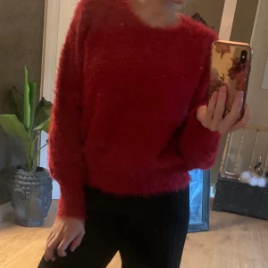 Stickad tröja från Bikbok - Rosa fluffig, stickad tröja i xs från Bikbok. 