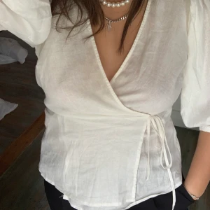 super fin blus - Säljer denna jätte fina blus! Använd 1 gång. Storlek 36. Säljer för 80kr