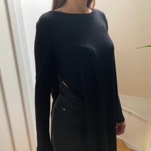 Tröja som är öppen på sidan - Fin tröja från Crocker i strl S. Långärmad och öppen på sidorna🌺 