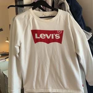 Levis tröja storlek M, inte använd mycket alls. 