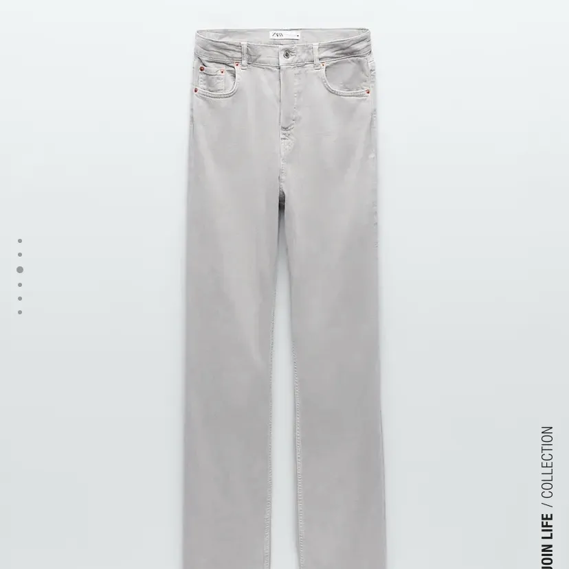 Säljer dessa jeans från zara då jag inte fått så mycket användning av dem. Använda fåtal gånger. Kan skickas med spårbar frakt för 65kr eller mötas i Stockholm. Köpta för 400kr. . Jeans & Byxor.