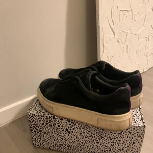 Eytys  - Ganska slitna men sjuk snygga ändå. Lågt pris❤️ 120kr frakt 