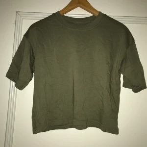 Grön tröja  - En grön tröja från bik bok som knappt använts💕