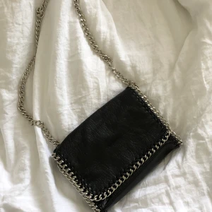 Tiamo - Superfin axelväska från tiamo i fejk läder. Den är knappt använd och som ny🤍 Köpt för 500kr 