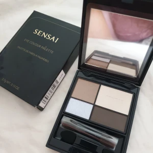 SENSAI ögonskuggor helt ny - Säljer den här fina paletten från SENSAI. helt ny o oanvänd. Nypris 675:-