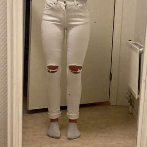 storlek S, vita jeans använda Max 3 gånger  ny pris 500