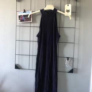 Mörkblå polo klänning från bikbok, använd 1-2 gånger så fint skick. 