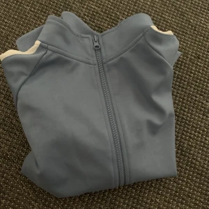 Bikbok kofta - kofta från bikbok Storlek: XS pris: 70kr (frakt ingår)