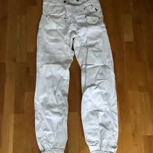NIKITA jeans, vita vidd 28” & längd 34”, skick som nya, köparen betalar porto alt fri hämtning i Ängelholm 