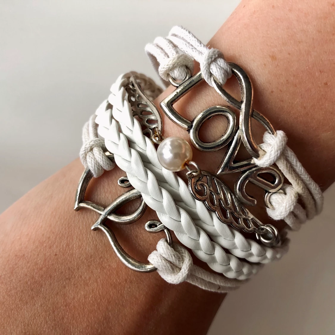 ✨ARMBAND VITT LOVE✨