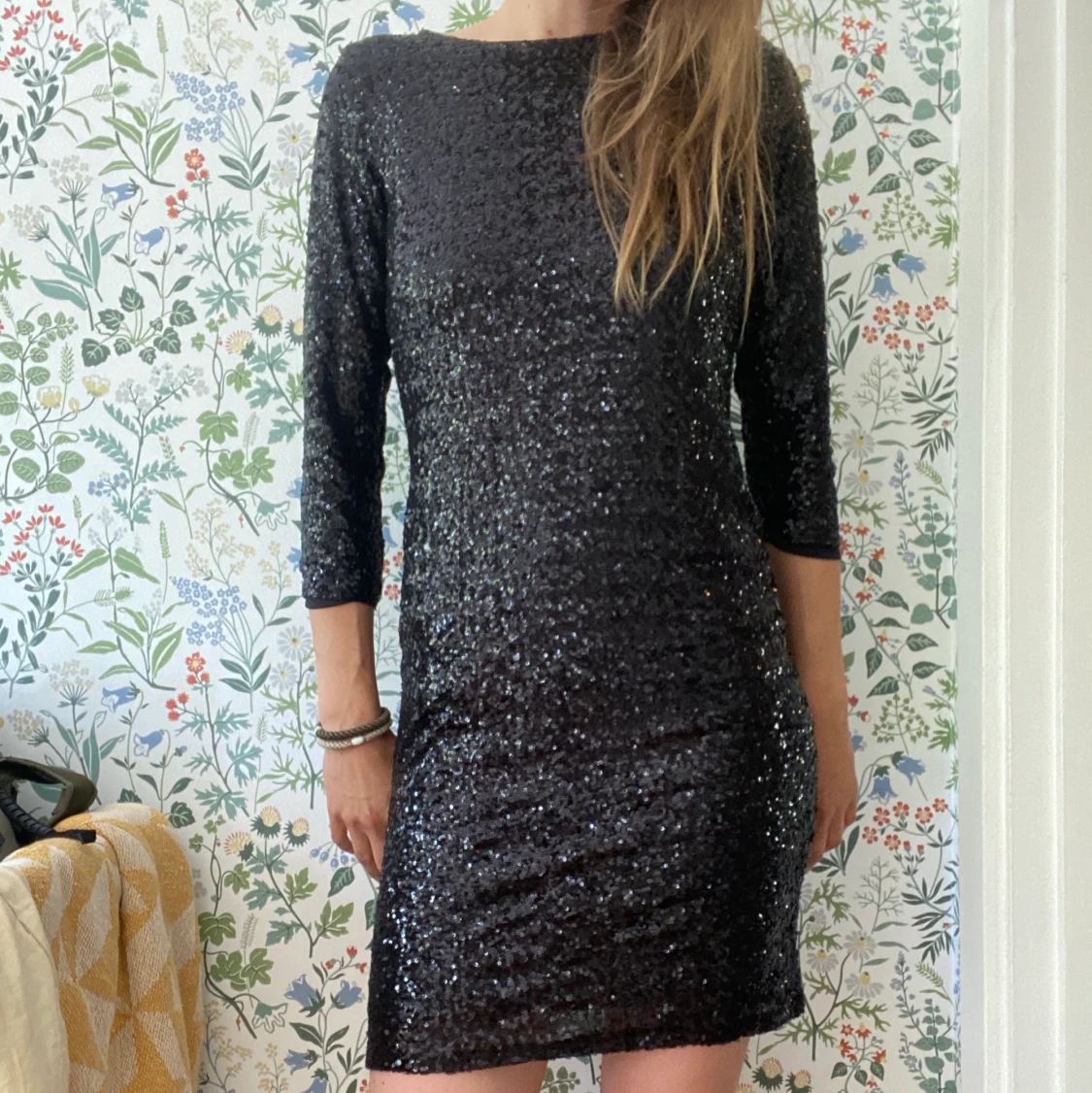 Glittrig klänning  - 91